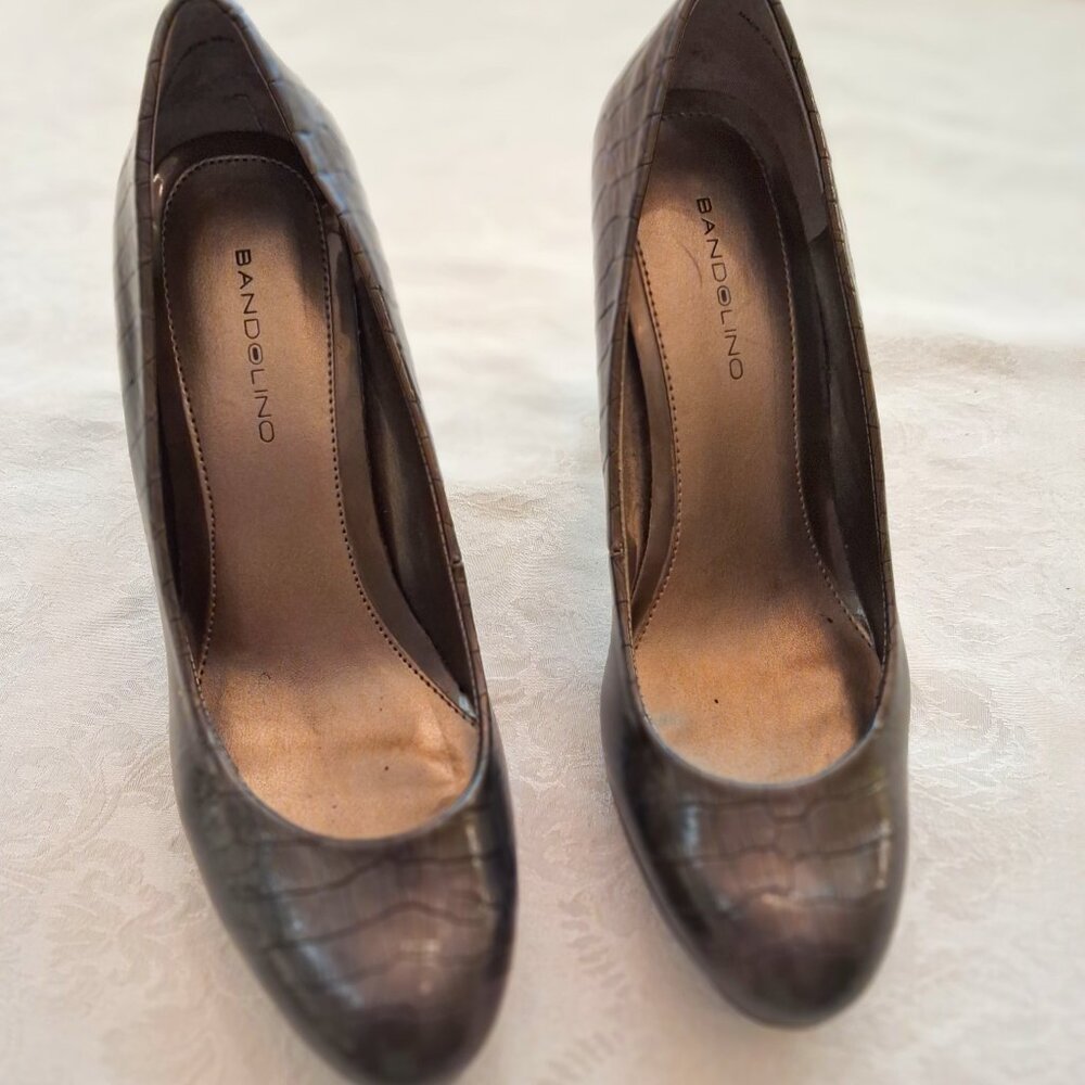 Pumps with small platform are embossed Metallic dark grey leather